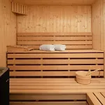 Platinum With Heated Pool, Jacuzzi And Sauna By The Sea In * 로고즈니차