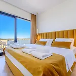 빌라 Platinum With Heated Pool, Jacuzzi And Sauna By The Sea In *