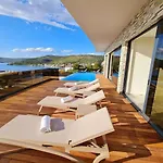 Platinum With Heated Pool, Jacuzzi And Sauna By The Sea In 빌라 로고즈니차