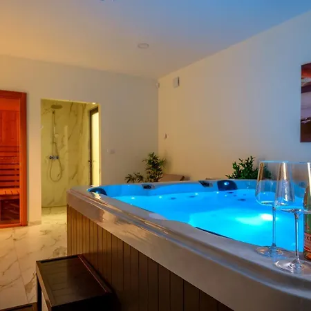 Platinum With Heated Pool, Jacuzzi And Sauna By The Sea In Villa *