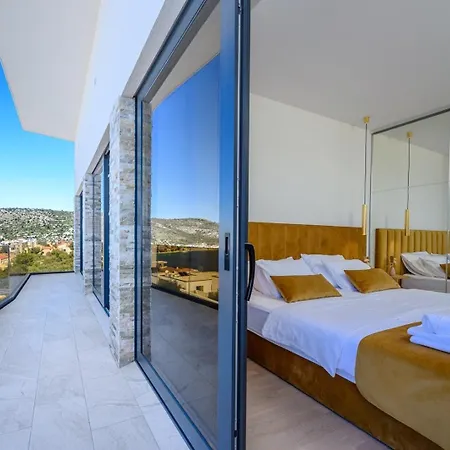 Villa Ramarin 1 With Heated Pool, Jacuzzi And Sauna By The Sea In