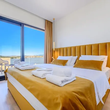 Villa Ramarin 1 With Heated Pool, Jacuzzi And Sauna By The Sea In *