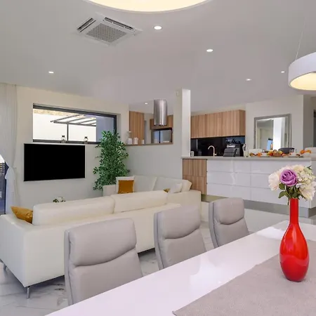 Ramarin 1 With Heated Pool, Jacuzzi And Sauna By The Sea In *