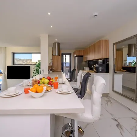 Ramarin 1 With Heated Pool, Jacuzzi And Sauna By The Sea In Villa