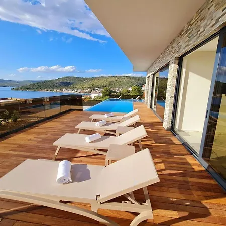 Platinum With Heated Pool, Jacuzzi And Sauna By The Sea In Villa Rogoznica (Sibenik-Knin)