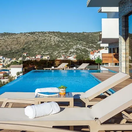Ramarin 1 With Heated Pool, Jacuzzi And Sauna By The Sea In Villa