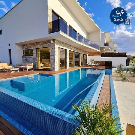 Ramarin 1 With Heated Pool, Jacuzzi And Sauna By The Sea In Rogoznica (Sibenik-Knin)