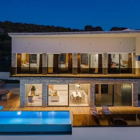Platinum With Heated Pool, Jacuzzi And Sauna By The Sea In * 로고즈니차