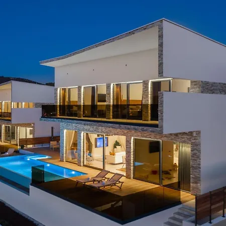 Ramarin 1 With Heated Pool, Jacuzzi And Sauna By The Sea In