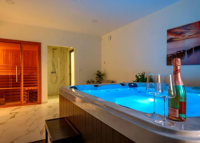 Ramarin 1 With Heated Pool, Jacuzzi And Sauna By The Sea In Villa *
