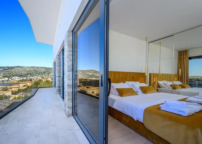 Villa Ramarin 1 With Heated Pool, Jacuzzi And Sauna By The Sea In