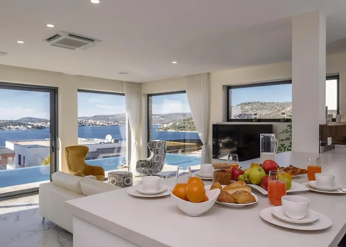 Ramarin 1 With Heated Pool, Jacuzzi And Sauna By The Sea In