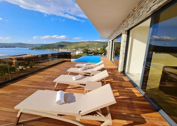Ramarin 1 With Heated Pool, Jacuzzi And Sauna By The Sea In Villa Rogoznica (Sibenik-Knin)