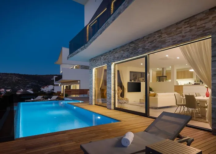 Ramarin 1 With Heated Pool, Jacuzzi And Sauna By The Sea In Villa *